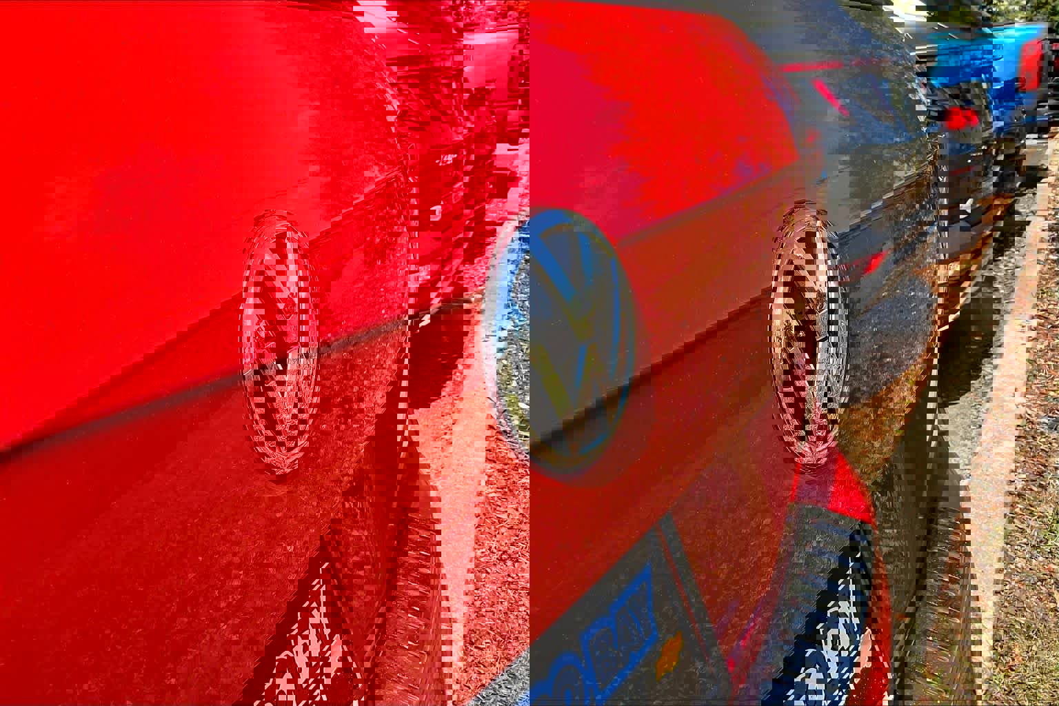 Used 2019 Volkswagen Tiguan SE w/ Panoramic Sunroof Package image 8