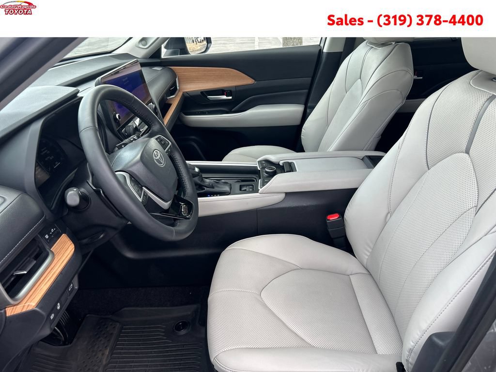 Certified 2025 Toyota Grand Highlander AWD image 12