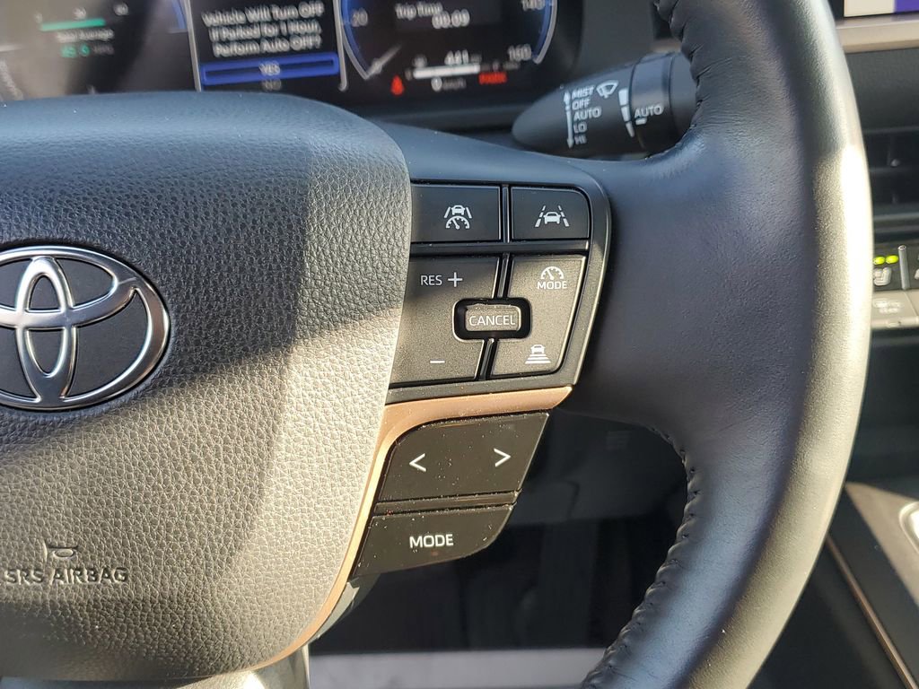 Used 2023 Toyota Crown Limited image 28