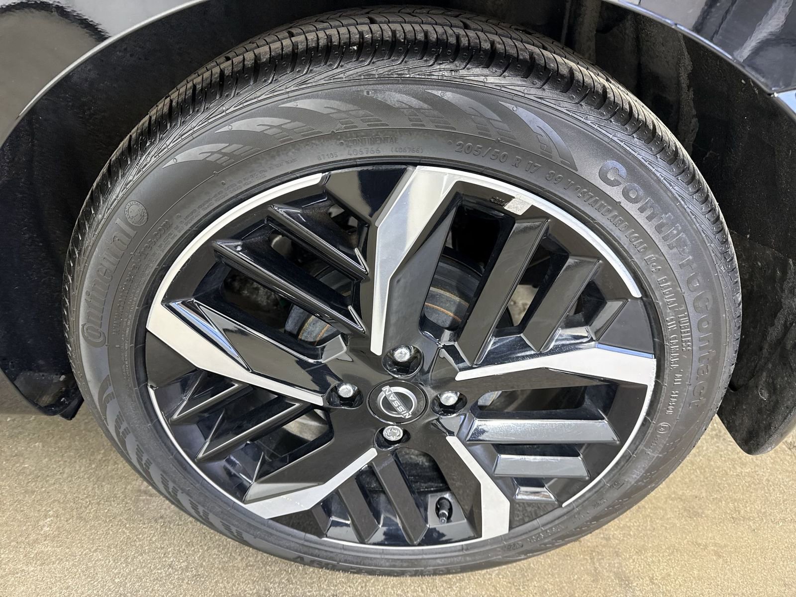 Certified 2025 Nissan Versa SR w/ Trunk Package image 5