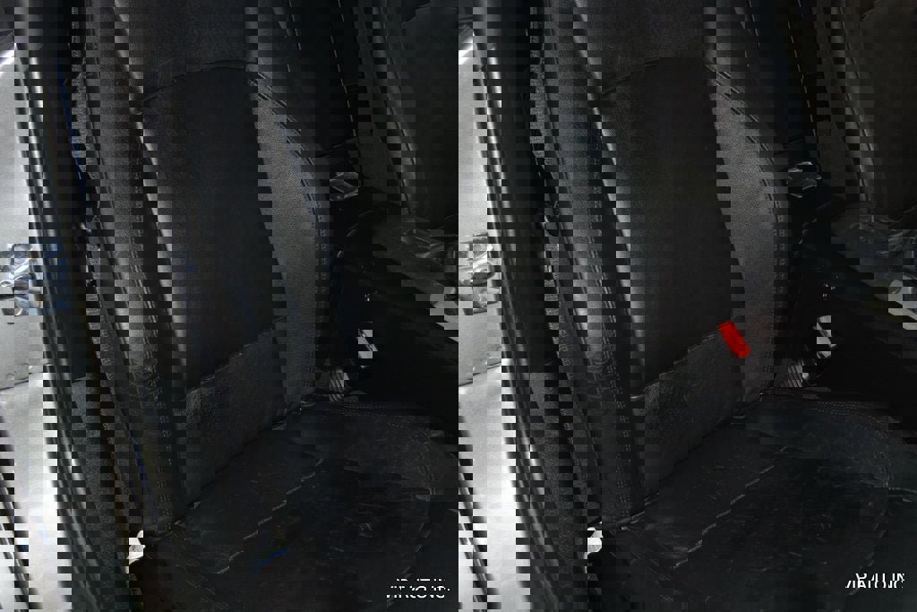 Used 2004 BMW Z4 2.5i image 14