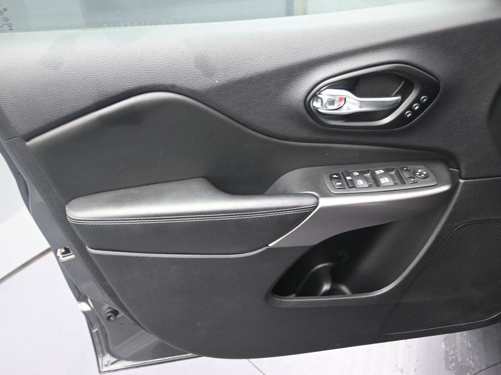 Used 2022 Jeep Cherokee Limited image 10
