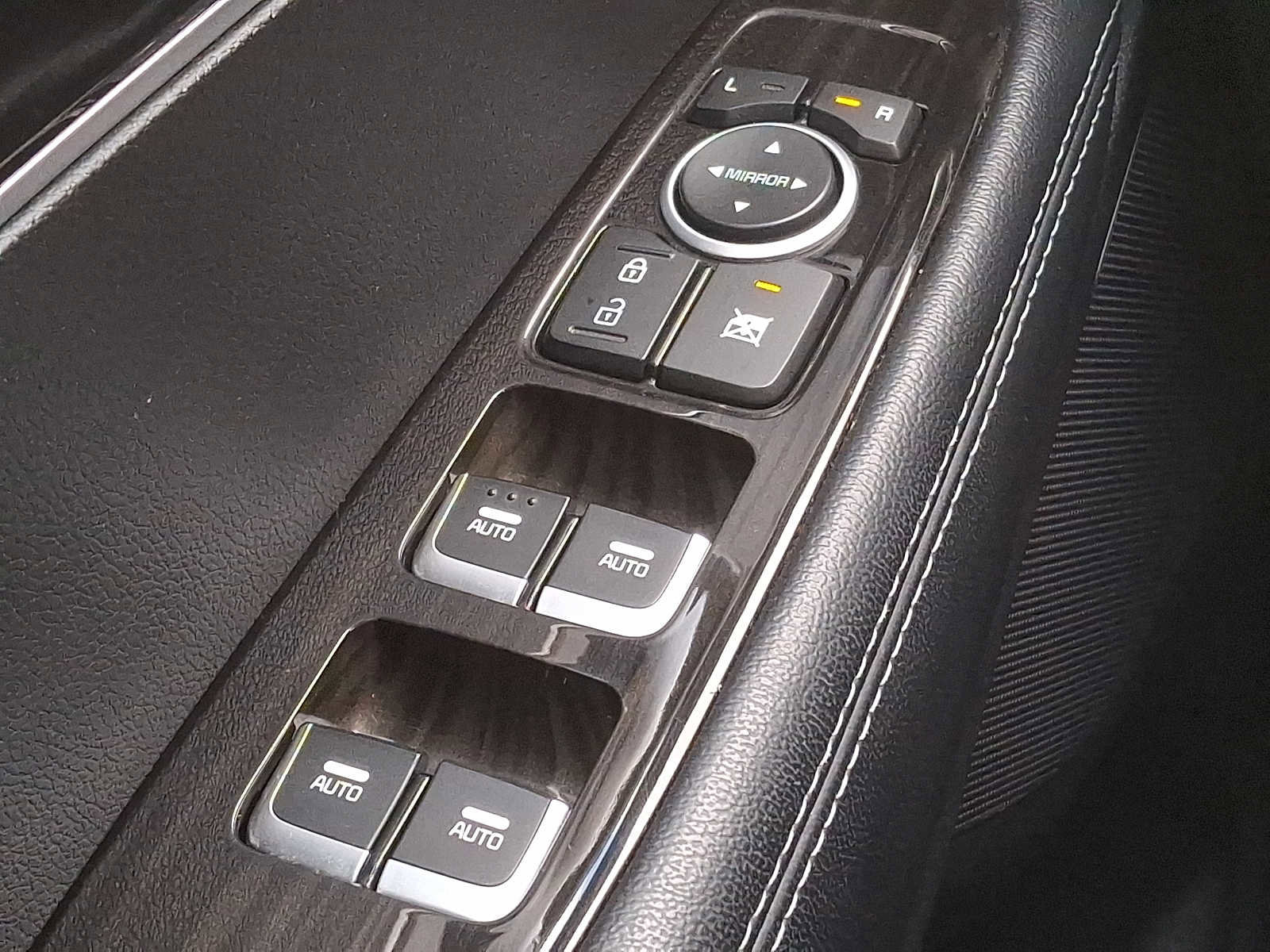 Used 2019 Kia Sorento LX image 22