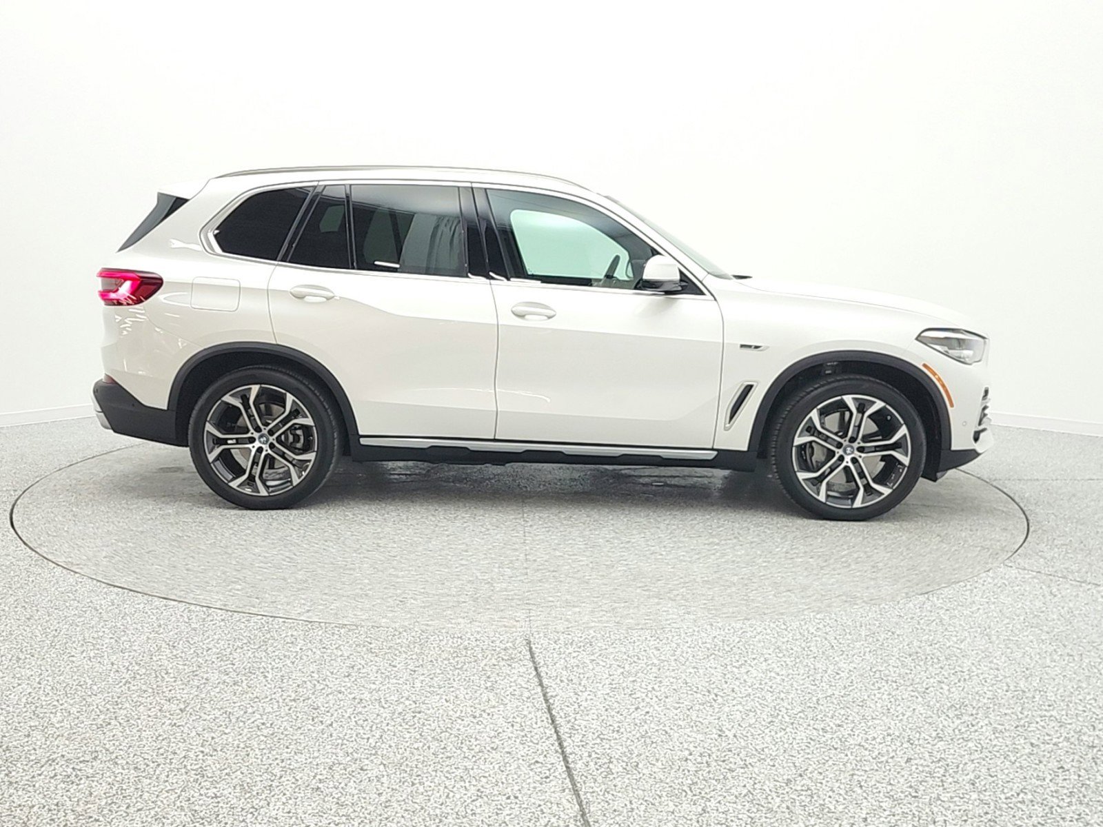 Used 2023 BMW X5 xDrive45e w/ Luxury Seating Package image 5