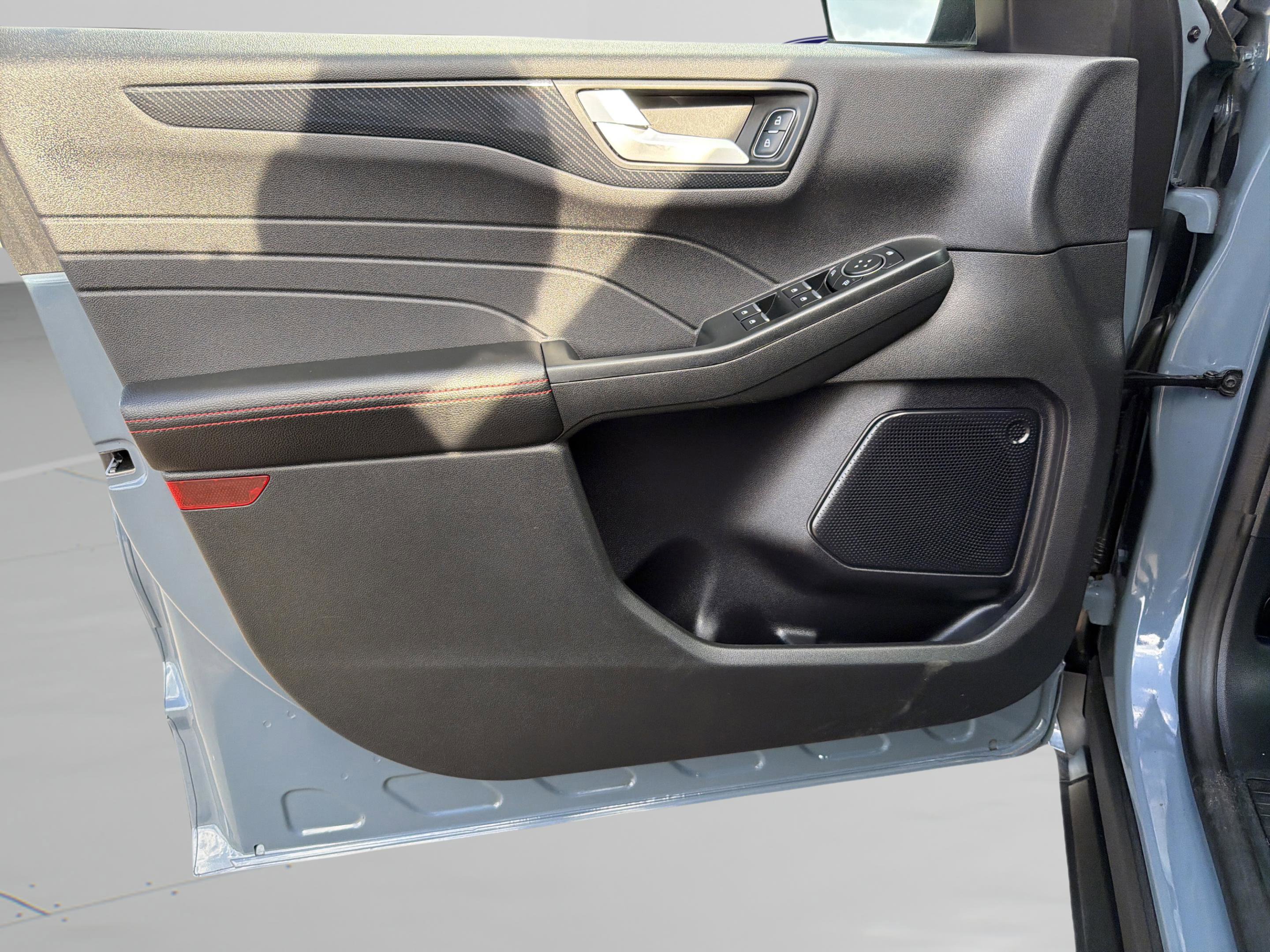 Used 2024 Ford Escape ST-Line w/ Tech Pack #1 image 21