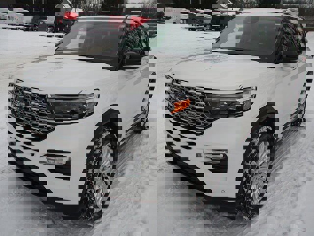 Certified 2022 Ford Explorer Limited w/ Equipment Group 301A image 4