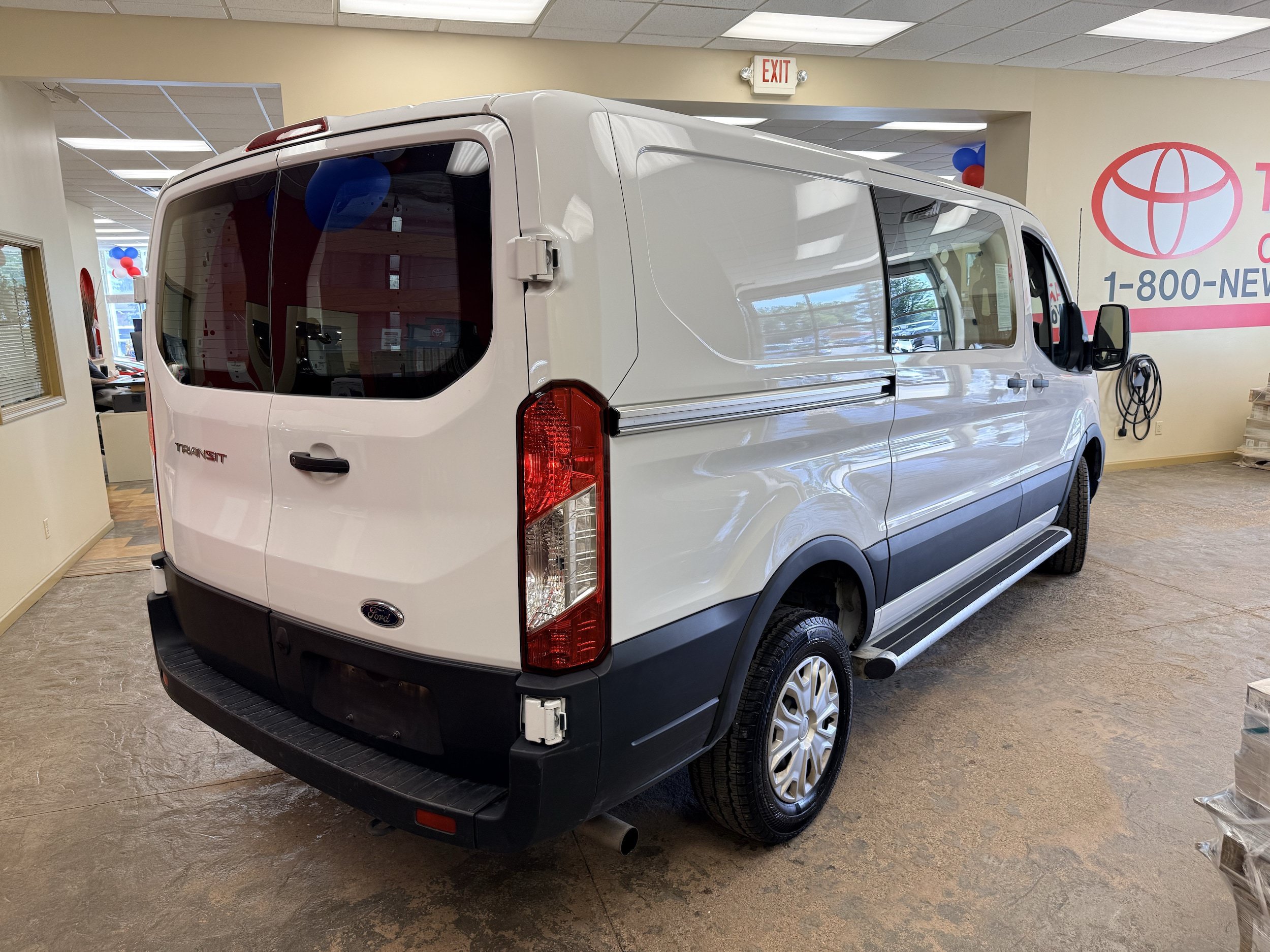 Used 2025 Ford Transit 250 Low Roof w/ Exterior Upgrade Package RWD image 11