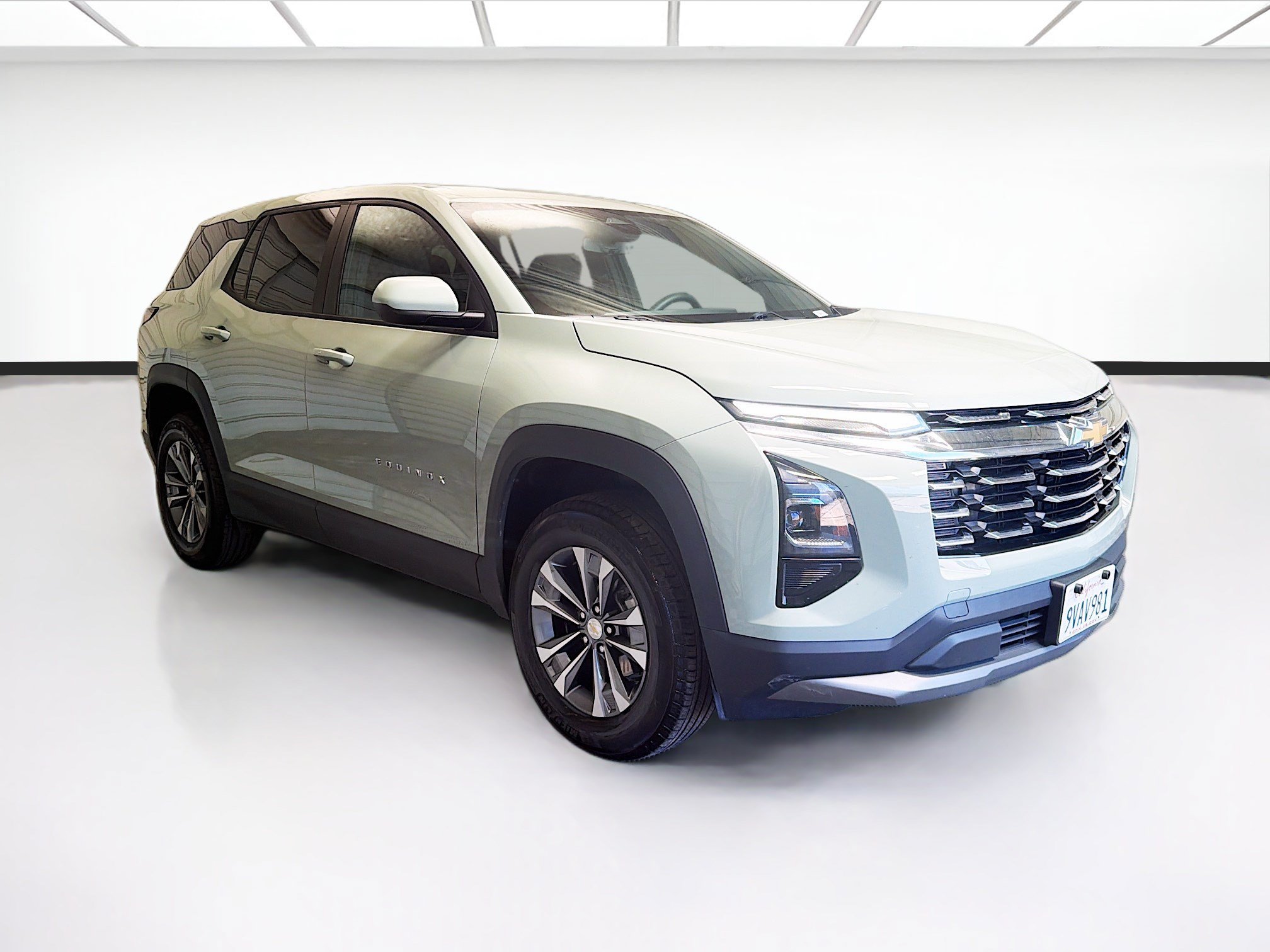 Used 2026 Chevrolet Equinox LT AWD/4WD image 3