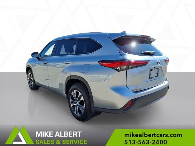 Used 2023 Toyota Highlander XLE image 5