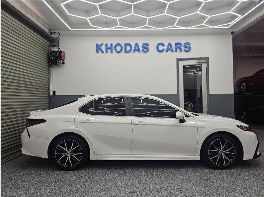 Used 2024 Toyota Camry SE FWD image 5