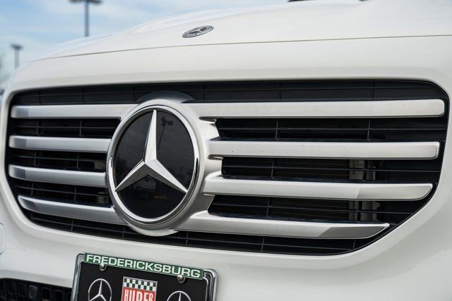 Certified 2024 Mercedes-Benz GLB 250 4MATIC w/ Winter Heating Package image 12