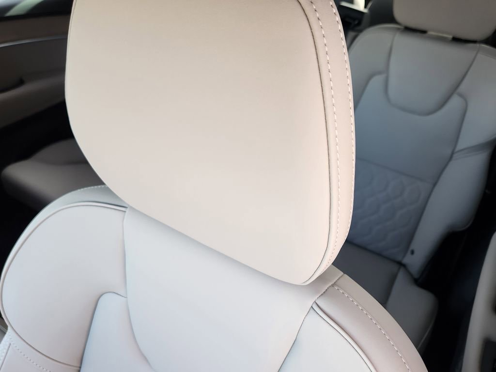 New 2026 Volvo XC90 T8 Plus w/ Protection Package Premier image 5
