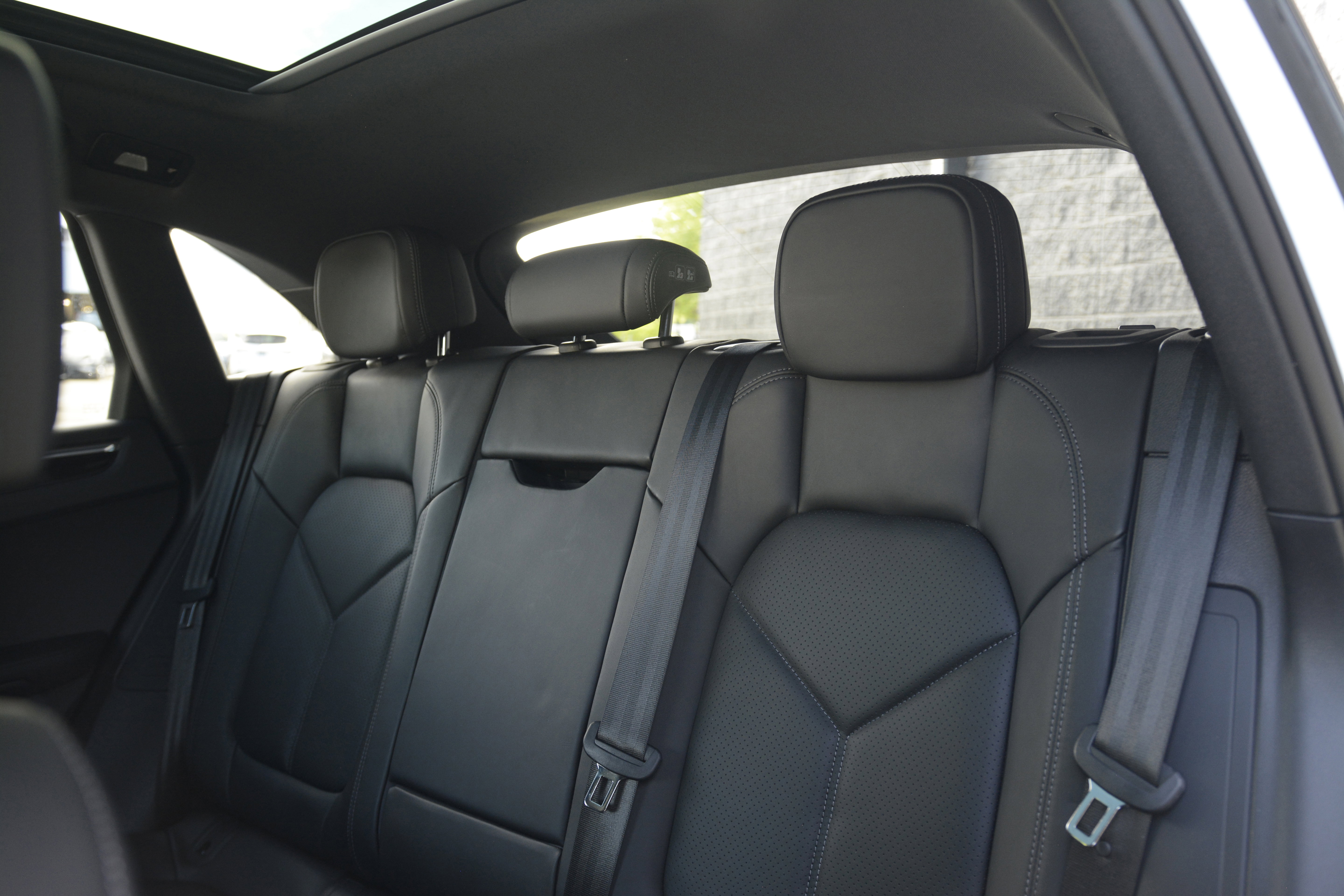 Certified 2026 Porsche Macan AWD/4WD image 30
