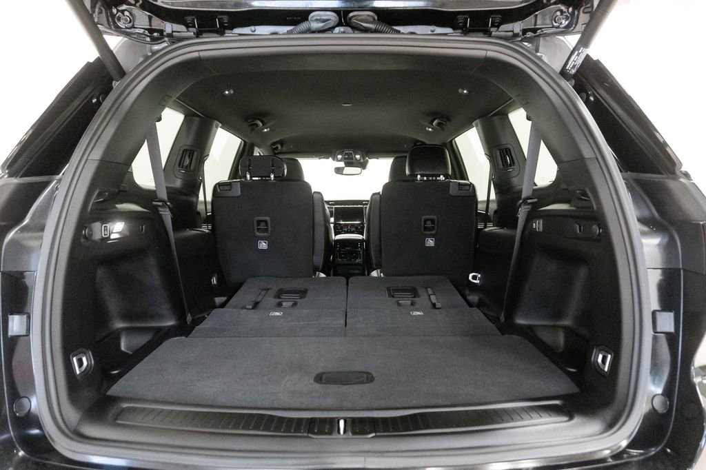 Certified 2024 Jeep Grand Cherokee L Limited w/ Black Appearance Package image 31
