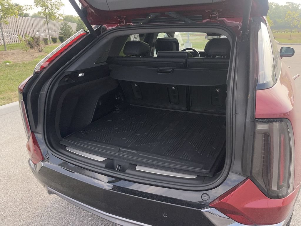 Certified 2025 Cadillac Optiq Sport 2 w/ LPO, Floor Liner Package AWD/4WD image 6