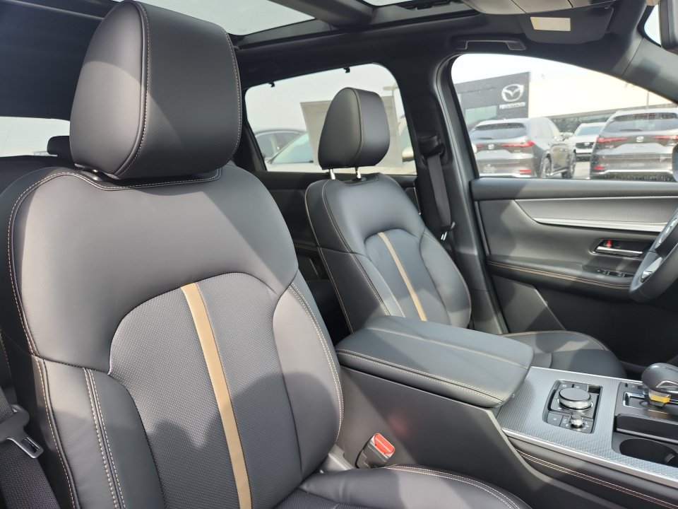 New 2025 MAZDA CX-70 Plug-In Hybrid w/ Premium Plus AWD/4WD image 28