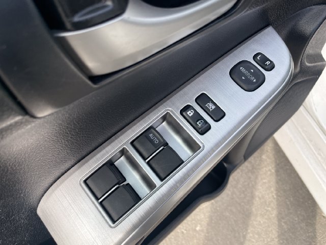 Used 2013 Toyota Camry SE w/ Leather Pkg FWD image 21