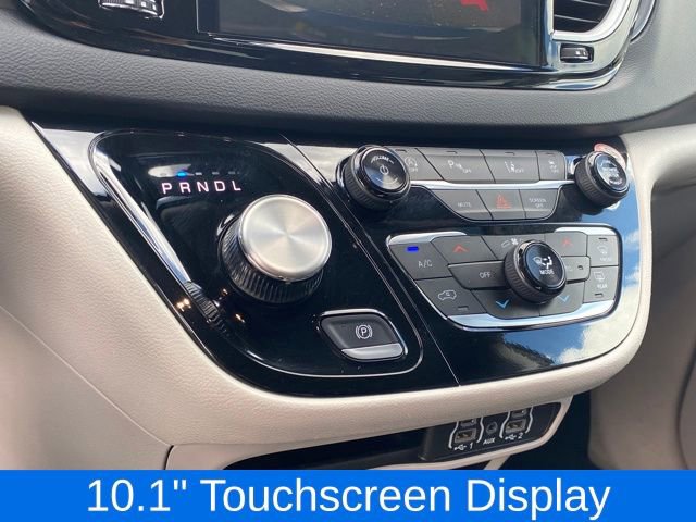 Used 2024 Chrysler Pacifica Touring-L image 12