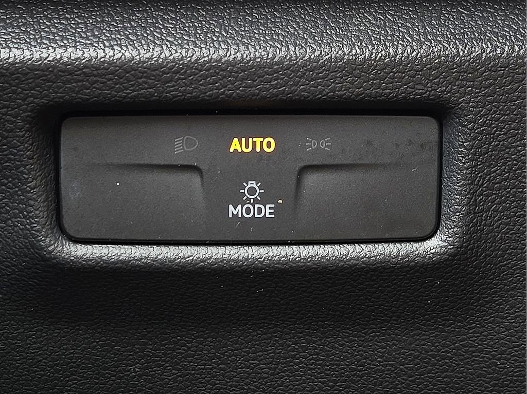 Used 2025 Volkswagen Tiguan SE R-Line AWD/4WD image 16