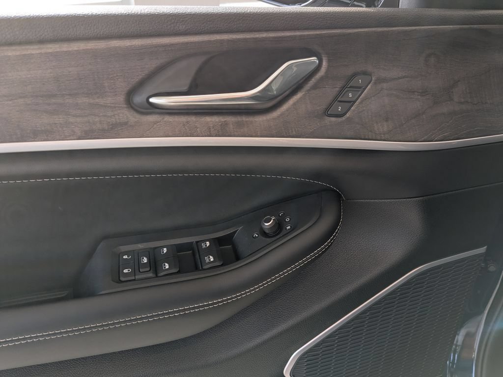 New 2027 Jeep Grand Cherokee Limited AWD/4WD image 12