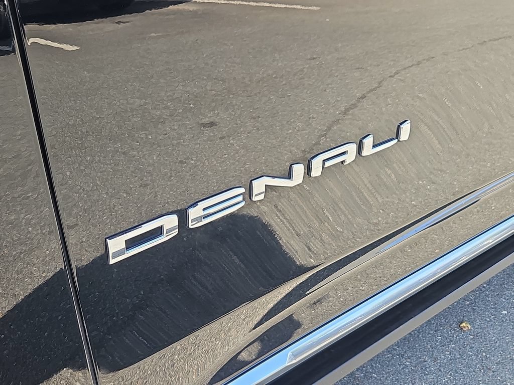 Used 2021 GMC Yukon XL Denali w/ Denali Premium Package AWD/4WD image 12