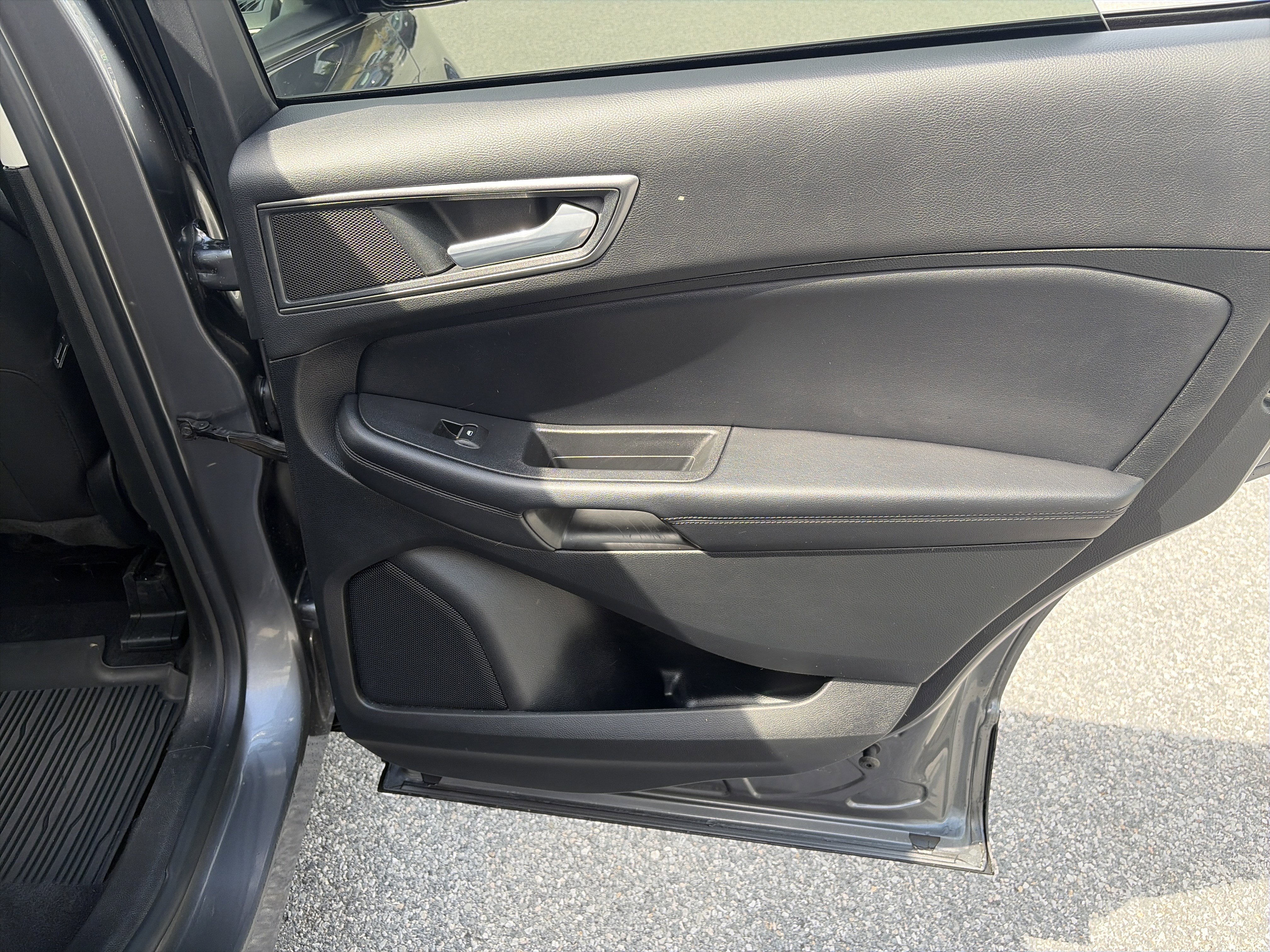 Used 2022 Ford Edge SE w/ Black Appearance Package image 28