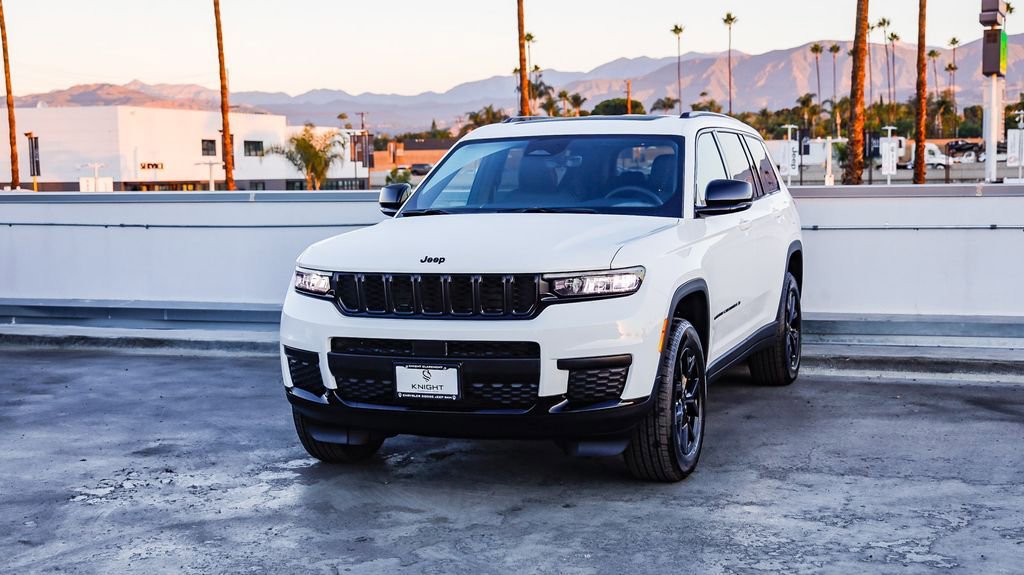 New 2025 Jeep Grand Cherokee L Altitude image 4
