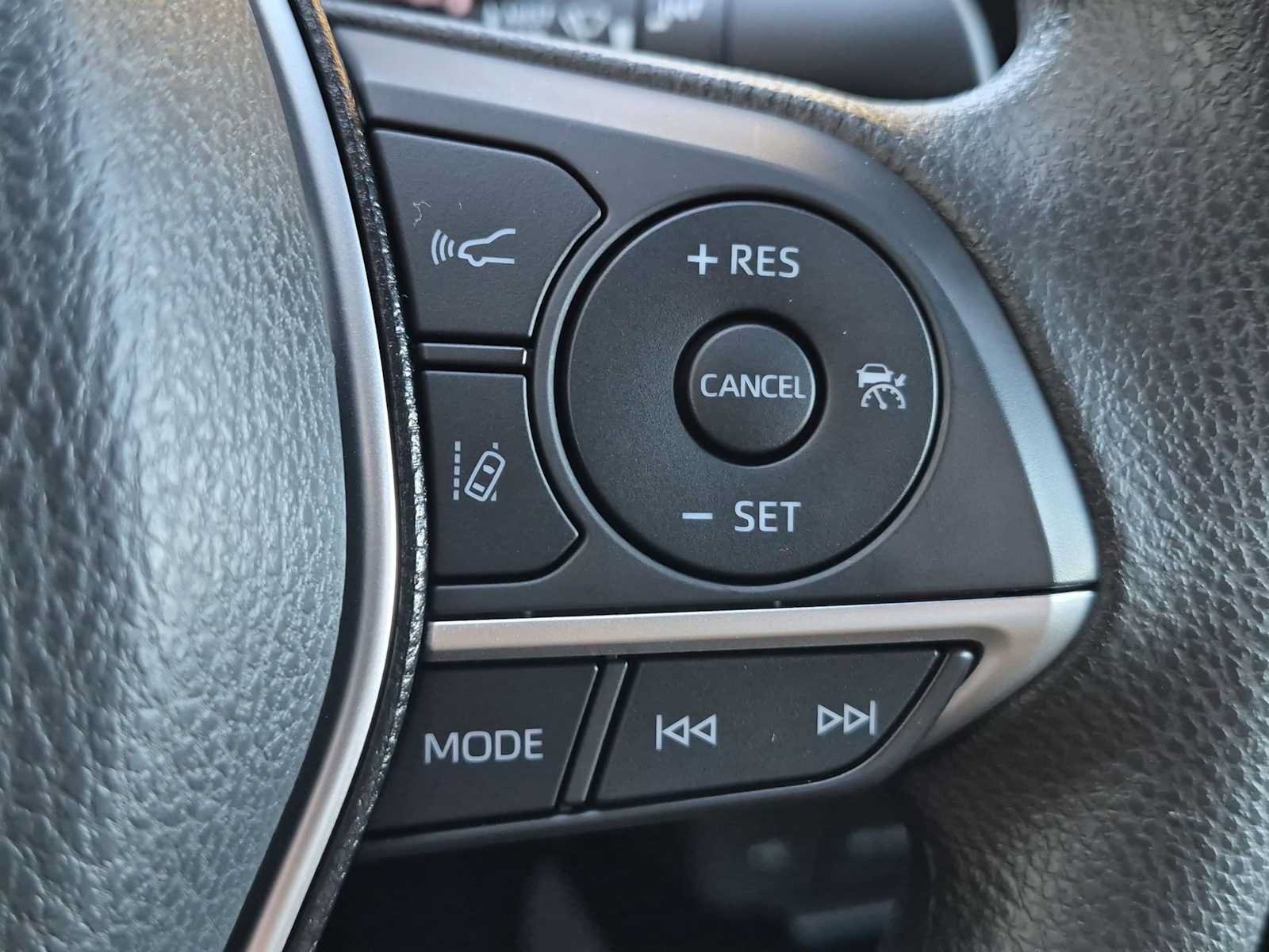 Used 2021 Toyota Camry LE FWD image 25