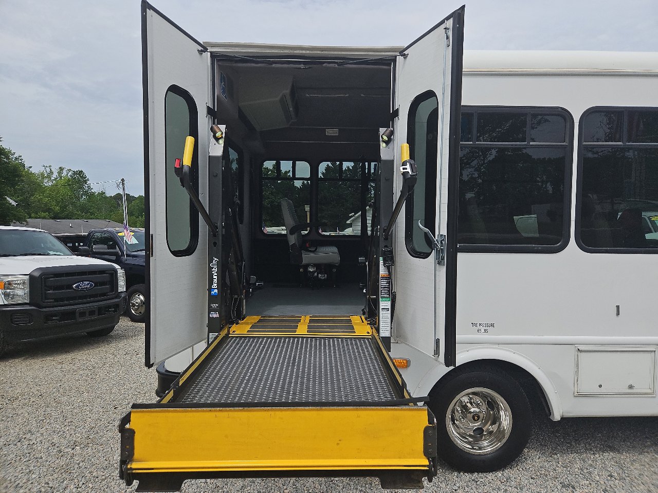 Used 2015 Chevrolet Express 3500 w/ Shuttle Bus Package image 16