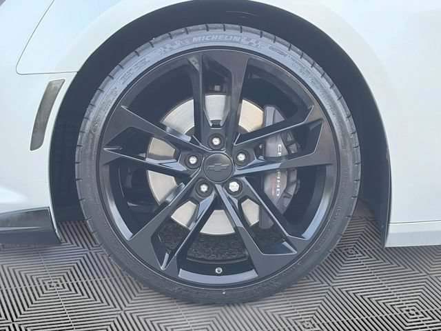 Used 2016 Chevrolet Camaro SS RWD image 29