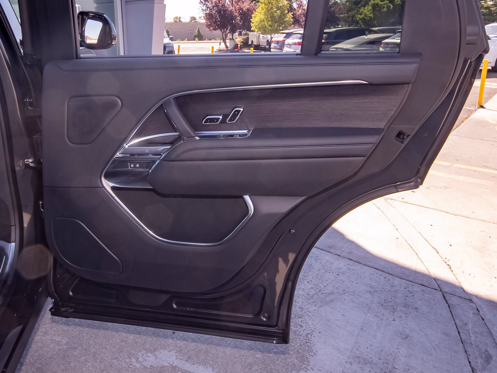 New 2027 Land Rover Range Rover Long Wheelbase SE AWD/4WD image 49