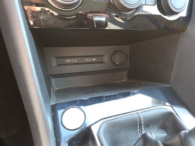 Used 2022 Volkswagen Taos SEL w/ Panoramic Sunroof Package image 18