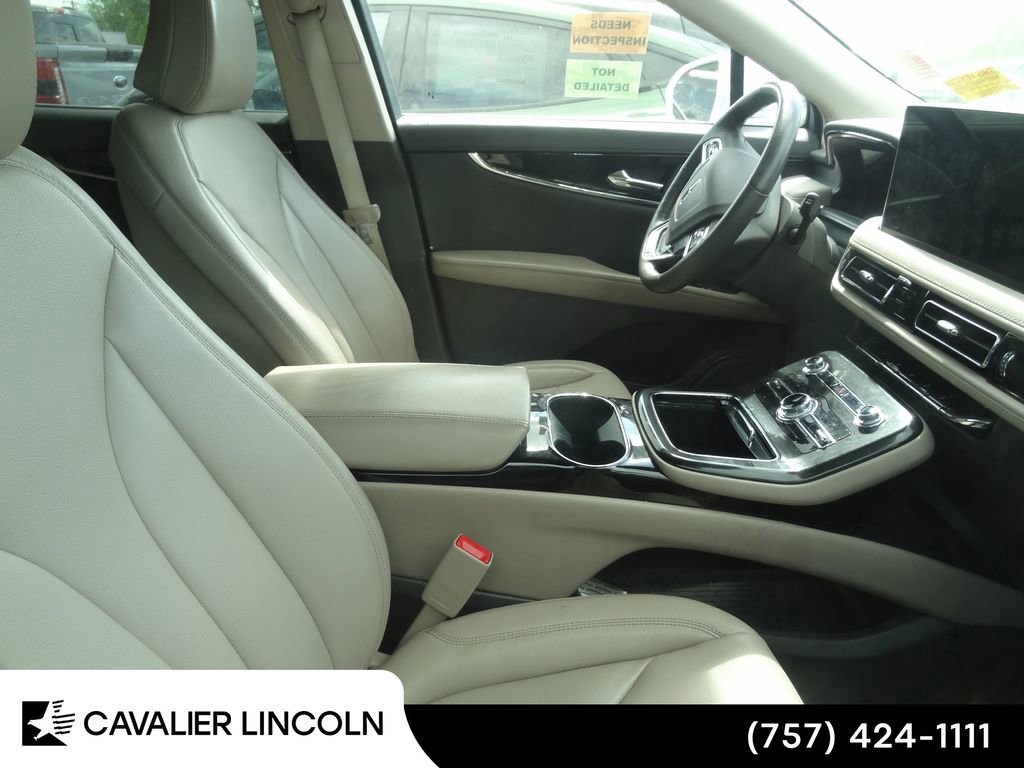 Used 2022 Lincoln Nautilus FWD w/ Premium Package image 9