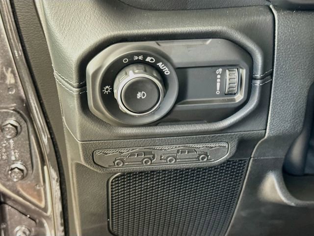 Used 2025 Jeep Wrangler Unlimited Sahara AWD/4WD image 13