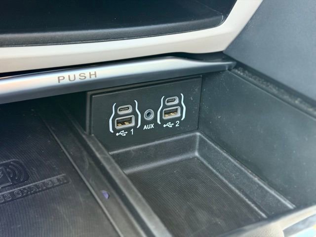 Used 2023 Chrysler Pacifica Limited image 18