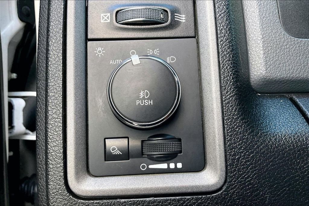 Used 2014 RAM 1500 Express RWD image 24