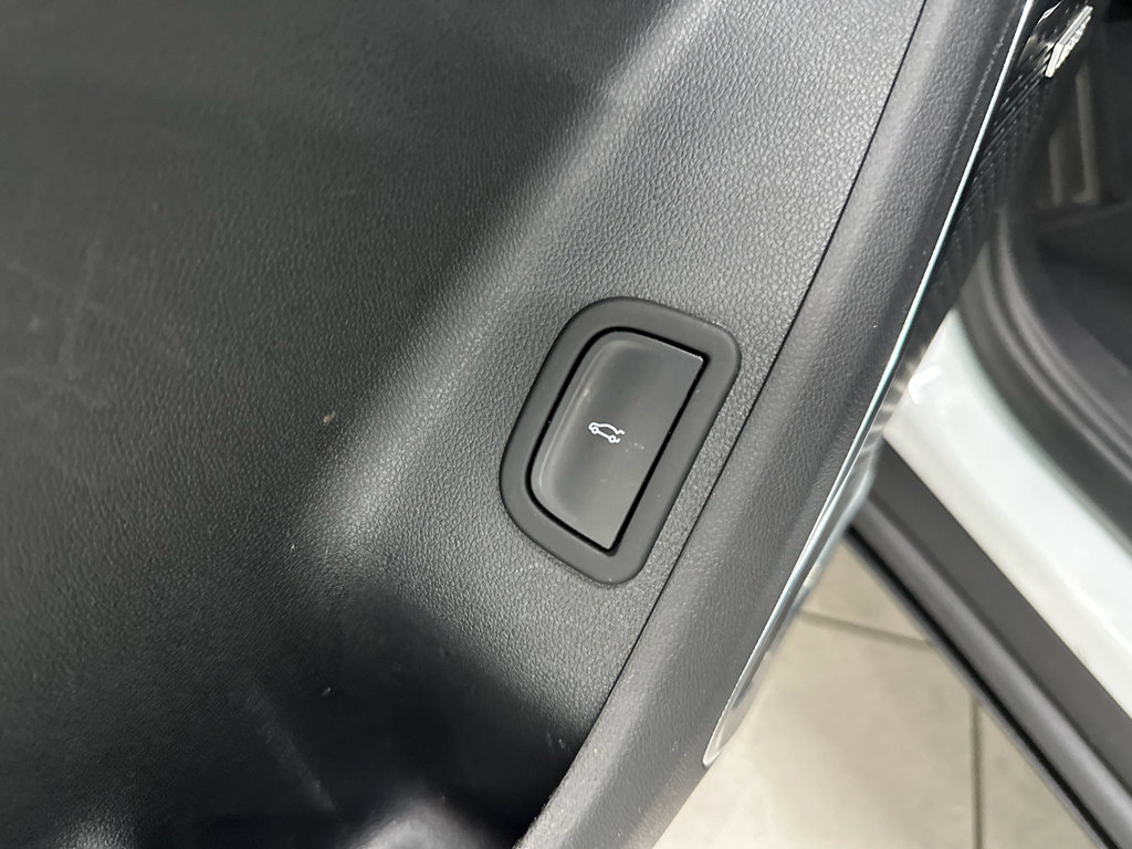 Used 2025 GMC Acadia Elevation image 27