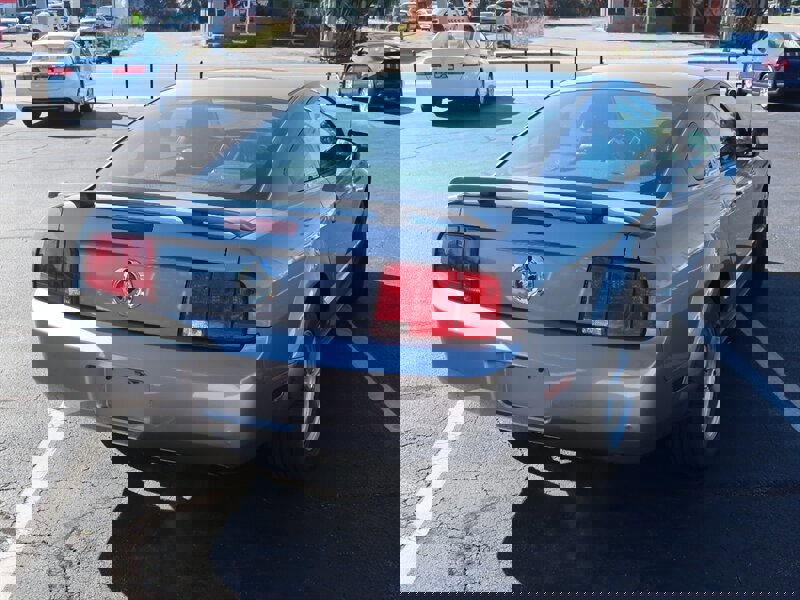 Used 2006 Ford Mustang Premium RWD image 6