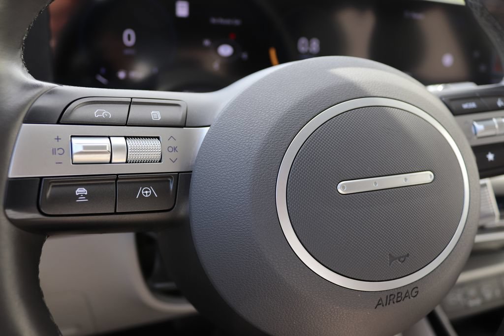 Used 2024 Hyundai Kona Limited FWD image 30
