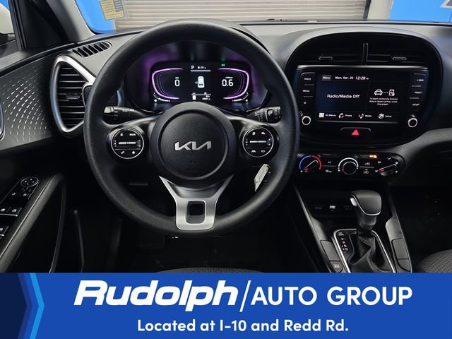 Used 2025 Kia Soul LX w/ LX Technology Package FWD image 14
