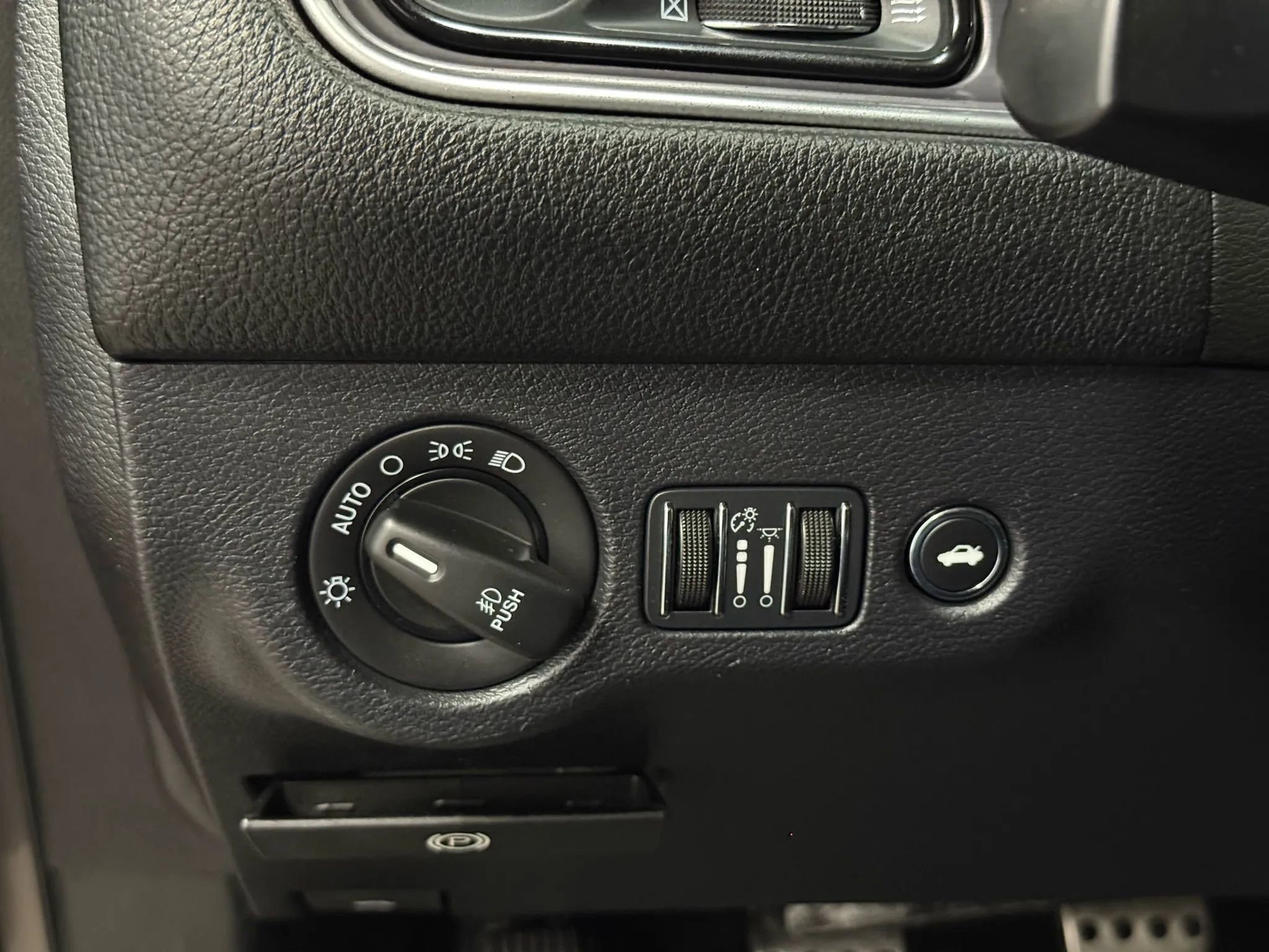 Used 2015 Dodge Challenger R/T Scat Pack w/ Driver Convenience Group image 20