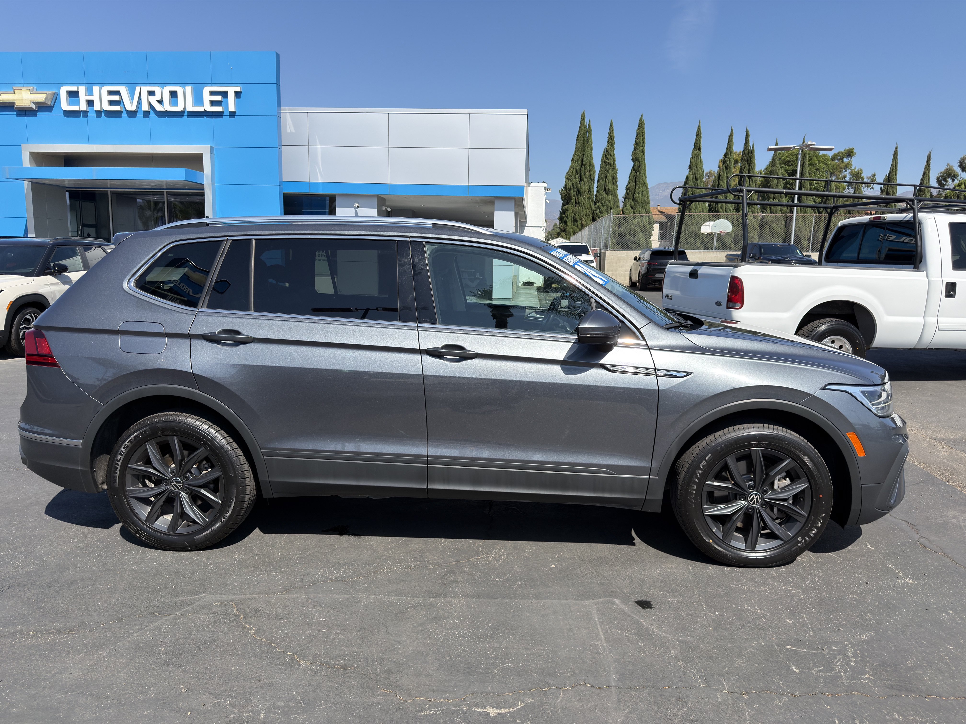Used 2024 Volkswagen Tiguan SE FWD image 9