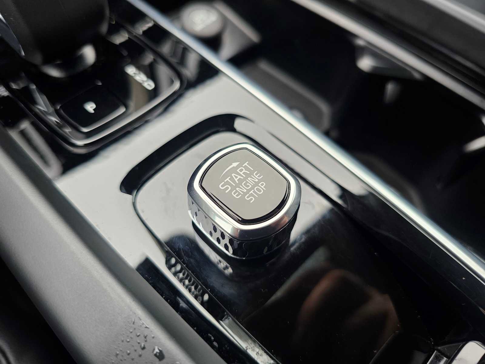 Certified 2025 Volvo XC60 B5 Core w/ Protection Package Premier image 39