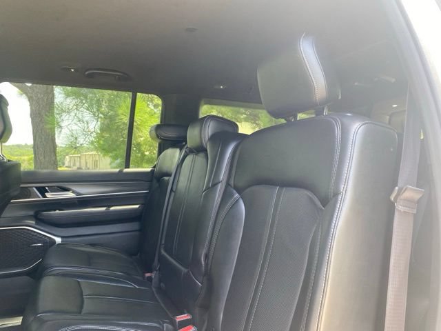 Used 2024 Jeep Wagoneer L Series II RWD image 10