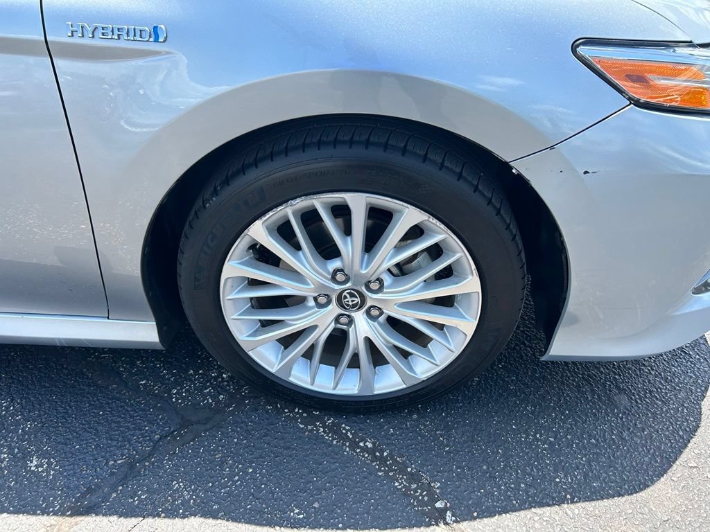 Used 2020 Toyota Camry XLE FWD image 2