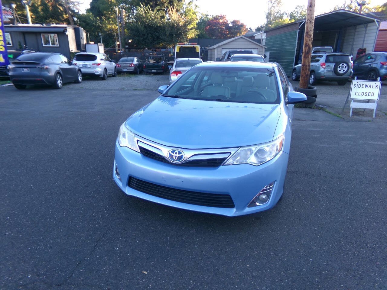 Used 2012 Toyota Camry XLE w/ Leather Pkg FWD image 2