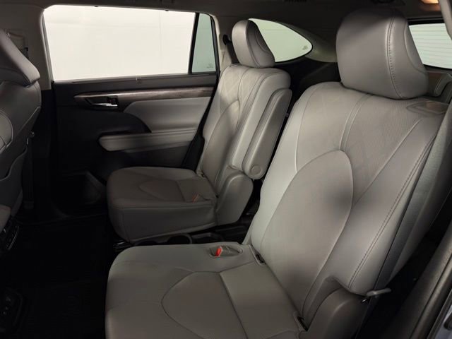 Used 2021 Toyota Highlander Platinum image 17
