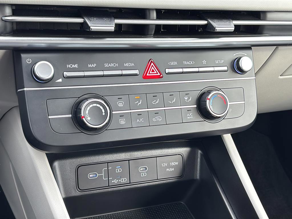 Certified 2025 Hyundai Tucson SE image 32