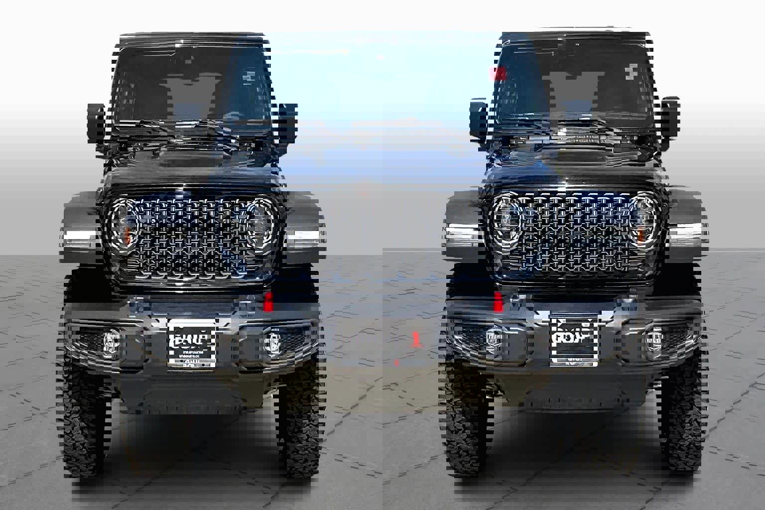 Used 2024 Jeep Wrangler Unlimited Rubicon w/ Convenience Group AWD/4WD image 4