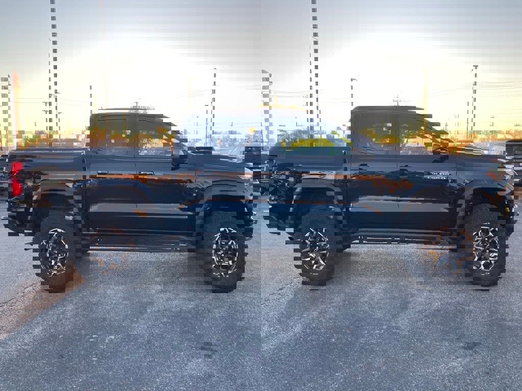 Used 2024 Chevrolet Colorado ZR2 image 4